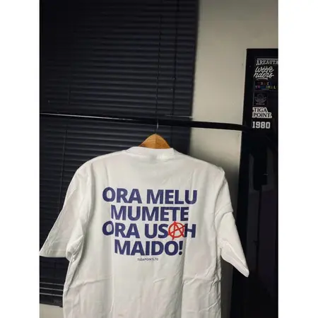 T-Shirt “ORA MELU MUMET ORA USAH MAIDO” Ziplock  Kaos Kata Kata - Tigapointltd 0