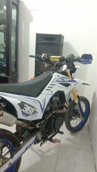 Product Review of DECAL HONDA CRF 150L PUTIH SUPERMOTO FULL BODY KEREN MINIMALIS SIMPLE MURAH TERBARU VIRAL- CRF GANK PUTIH 060 Motor from w**t 1