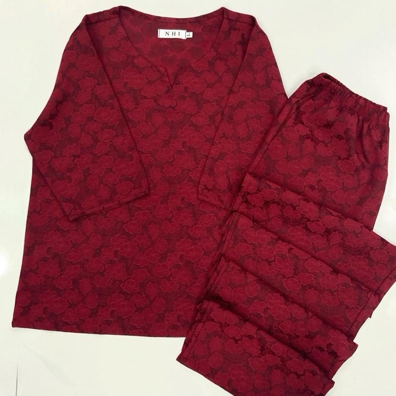  Đồ bộ trung niên N H I cổ v tay lở quần dài. Chất liệu lụa gấm tơ tằm dệt cao cấp.phù hợp cho mẹ và bà mặc đẹp quanh năm. 