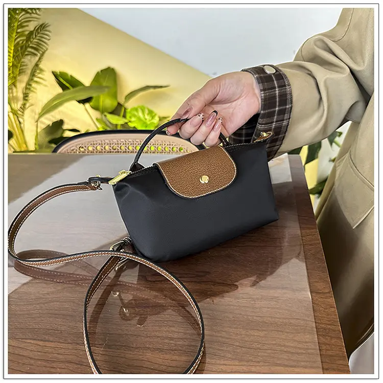 Ladies Shoulder Bag Casual Girls Crossbody Ladies Solid Colour Handbag Mini Waterproof Dumpling Bag Lightweight Ladies Shoulder Bag Nylon