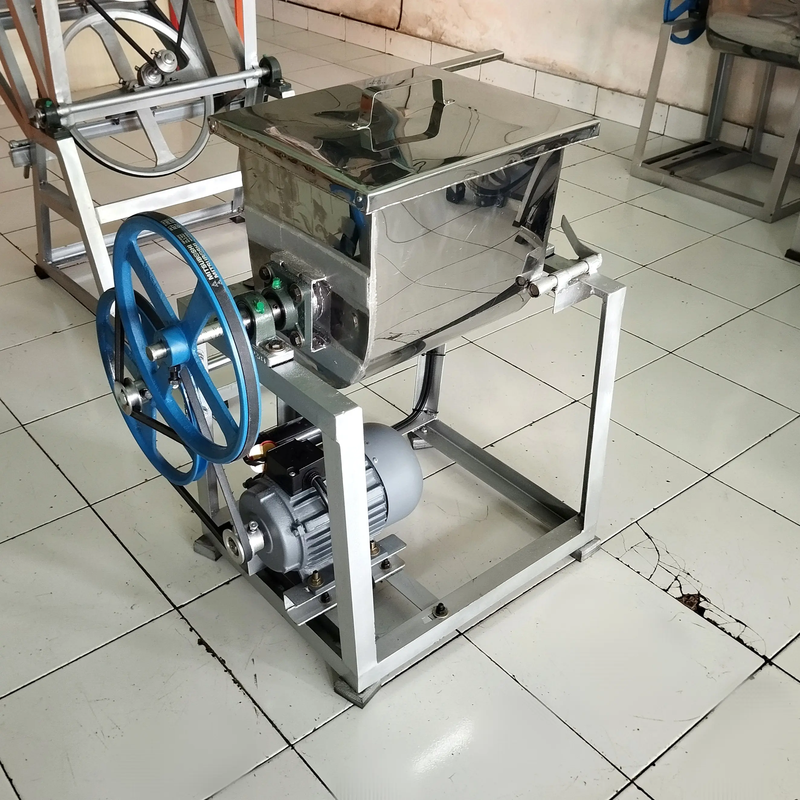 Mesin Mixer Horizontal Ribbon Pengaduk Tepung Kering 10 Kg