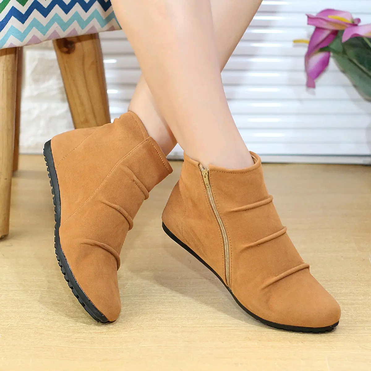 Sepatu Boots Flat Wanita Brd 21 dengan Sol Karet Hitam