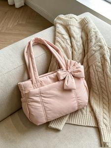 Bolsa tote de moño acolchada en rosa, suave, casual, ligera y espaciosa, ideal para el traslado diario, compras, salidas de ocio y accesorios cotidianos.
