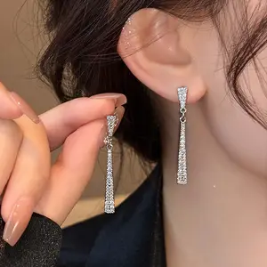 AT101 Beli 68K dapat gratis bonus (COD)anting titanium asli ori anti karat Korea Fashion Segitiga Berlian - Perak untuk Penampilan Jilbab Unik