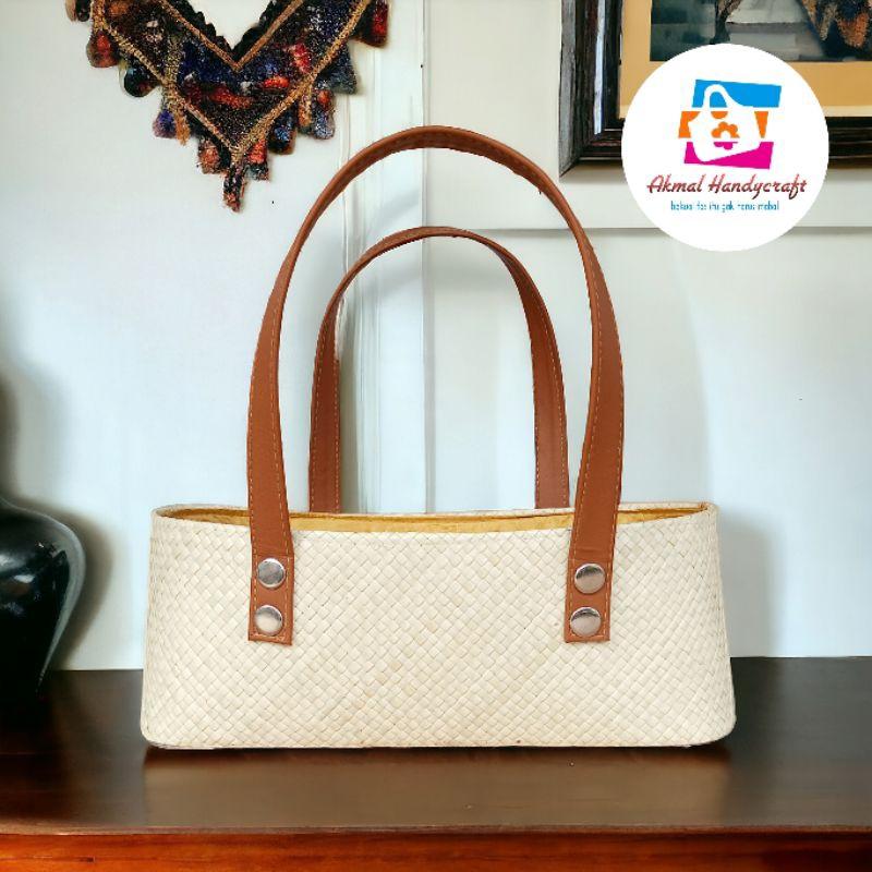 Tas Hampers Bahan Anyaman Pandan Bentuk Oval Pendek Warna Putih Natural. 0