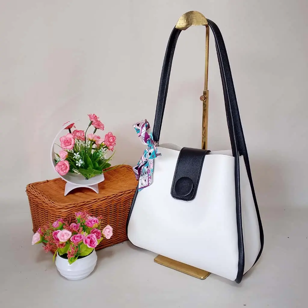 Paket Bundling 80 Ribu Dapat 4 Pcs Tas Selempang Wanita Terbaru Gempita / Florida Paket Bundling 80 Ribu Dapat 4 Pcs Tas Selempang Wanita Terbaru Gempita / Florida