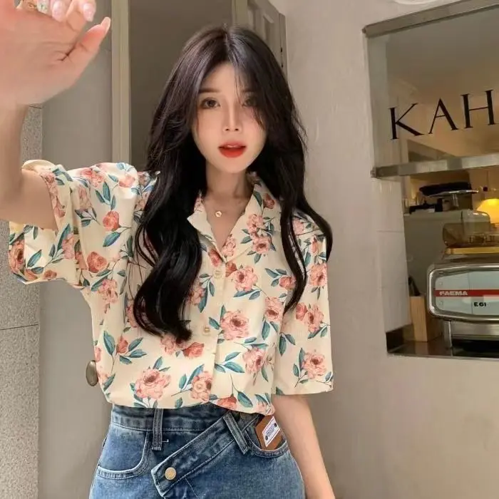 Fragmented short sleeved chiffon shirt for women's summer 2023, new design sense, niche Korean chic chic clothes
