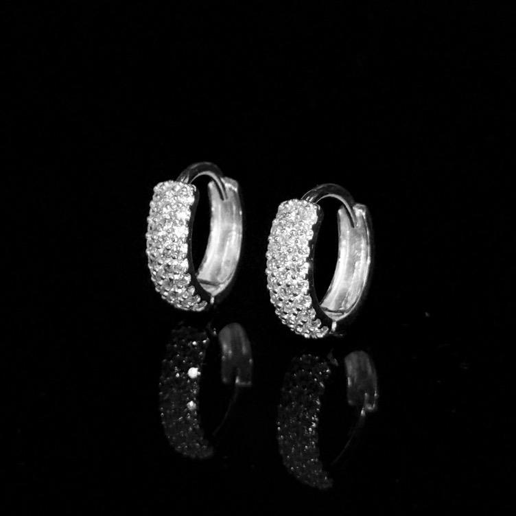 Khuyên tai vòng bấm đính ba hàng đá mặt trước lấp lánh Hiphinh Jewelry HJ02