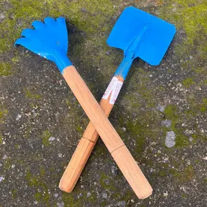 Paket garuk tangan dan skop mini alat kebersihan taman.