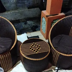 Teras Gentong Putri Kursi Teras Rotan Sintetis Set 2 Kursi & 1 Meja Busa Nyaman Mudah Dibersihkan Furniture Berkualitas