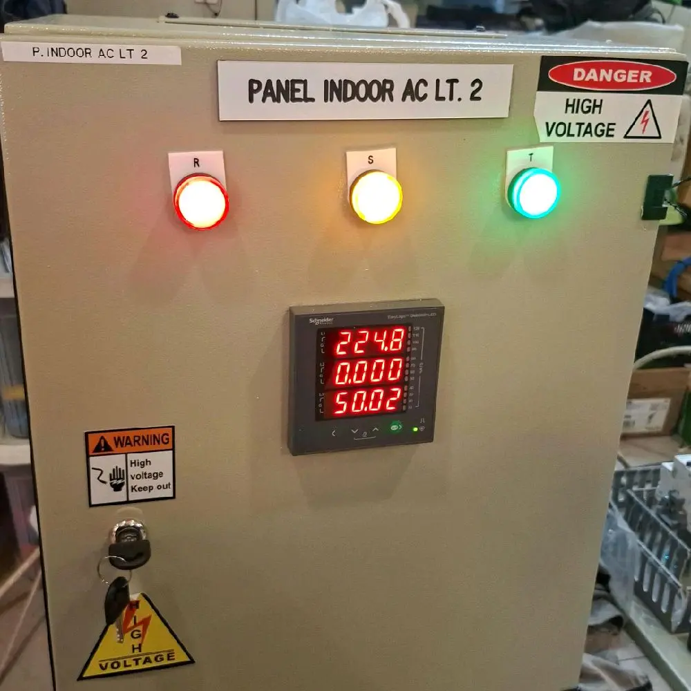 Panel AC, lampu stop kontak dan panel pembagi lantai schneider