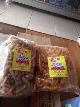 Product Review of Paket Gurilem & Kerupuk Mangkok Pedas isi 500 gram Food Snacks from M**a 0