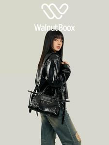 ต้องมี! กระเป๋าสะพายคู่ Y2T สไตล์เท่ห์สีเข้ม 3 in 1 พร้อมกระจกและช่องใส่บัตร รองรับโทรศัพท์ทุกรุ่นยอดนิยม (TH11)