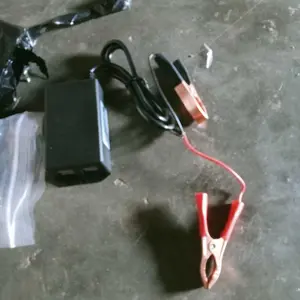 Pengisi daya ponsel klip buaya baterai mobil 12v24v pengisi daya ponsel klip mobil satu hingga empat USB
