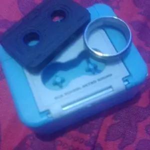 Gantungan Kunci Mini Tape Recorder Retro - Bisa Rekam Suara, Unik & Portable