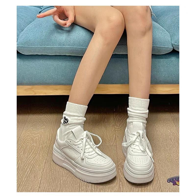 Product Introduction of 2025 new women's summer fashion thick sole versatile height increasing sponge sole casual sports shoes lightweight and breathable white shoes student board shoes 18