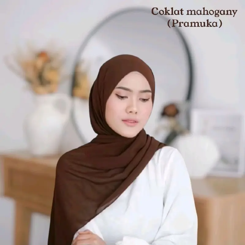 Pahmina warna coklat mahogany | Kerudung Pashmina Ceruty Babydoll Jahit Tepi Kecil Jilbab Panjang Wanita Muslim Ceruti  Syal Instan Hitam 0