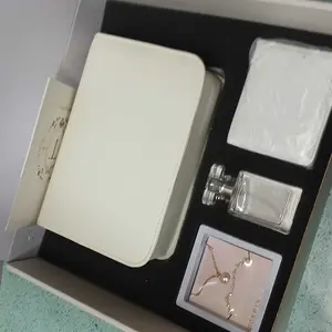 Hampers Cewek Anniversary Ulang Tahun Graduation Kartu Ucapan