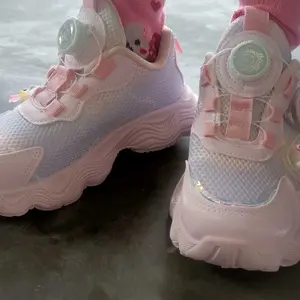 ASNK.SEVEN_DAY SEPATU SNEAKERS CHARACTER KUROMI ANAK GIRL UNTUK USIA 3-12 TAHUN / ANAK PREMPUAN WM2339