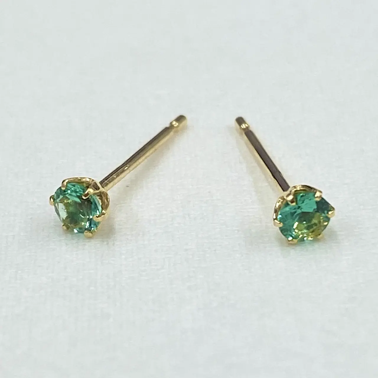 K18YGエメラルドピアス0.065ct×2(計0.13ct) K18 イエローゴールド 