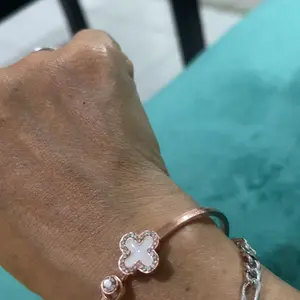 SC - Gelang Fashion Wanita Motif Semanggi Cantik Gelang Cantik