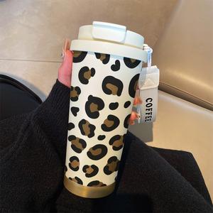 18オンス レオパード柄 ステンレススチール製 保温カップ ストラップ付き、漏れ防止 耐久性デザイン、ストレートシーパー＆ストロー、ギフトに最適