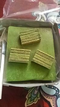 Product Review of lapis legit spesial pandan basah uk.16cmx16cm ADIKA CAKE 100%Halal from N** Y**y 0