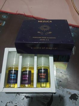 Product Review of Beli 1 Gratis 2 Parfum Mezuca Non Alkohol Series 30mL | Botol Tetes Free Box Eau de Perfume Wangi Tahan Lama Unisex Pear Kering from u**2 0