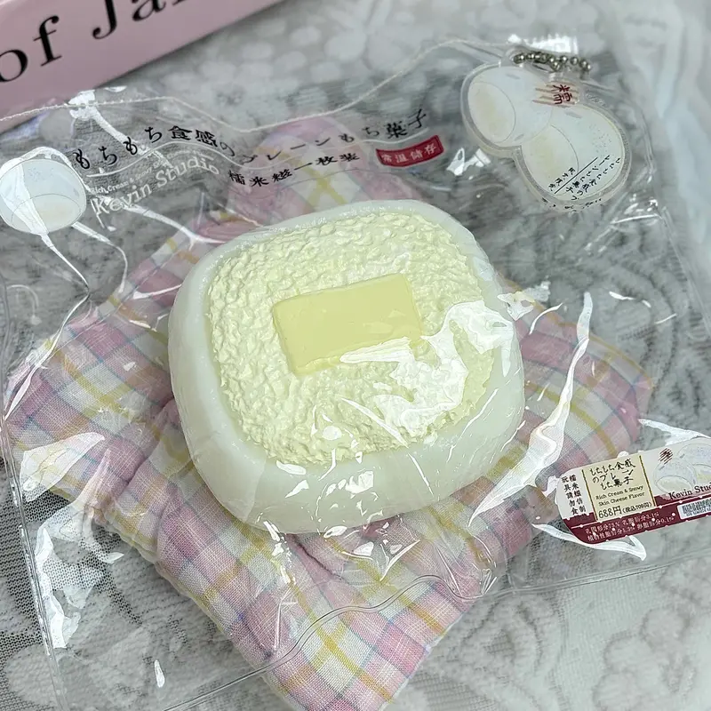 Kevin 1-72 スクイーズおもちゃ。ゆっくりと戻る弾力で、ストレス解消