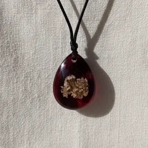 Kalung Edelweiss Ruby Burgundi Maroon Berbentuk Tetes Air Resin Handmade Bunga Asli Glow in the Dark Tali Adjustable 70 cm Souvenir Unik by Anjay.edelweiss