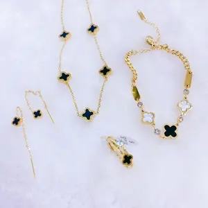 Set Perhiasan Kalung Gelang Anting Dan Cincin Titanium Wanita Model Bunga Hitam Anti Karat Luntur