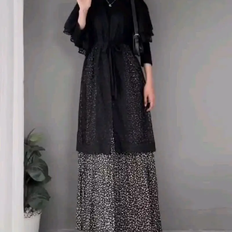 SET OUTER BRUKAT 3 IN 1 ROK PLISKET MOTIF BUNGA / OUTFIT WANITA REMAJA MASA KINI Hitam 1