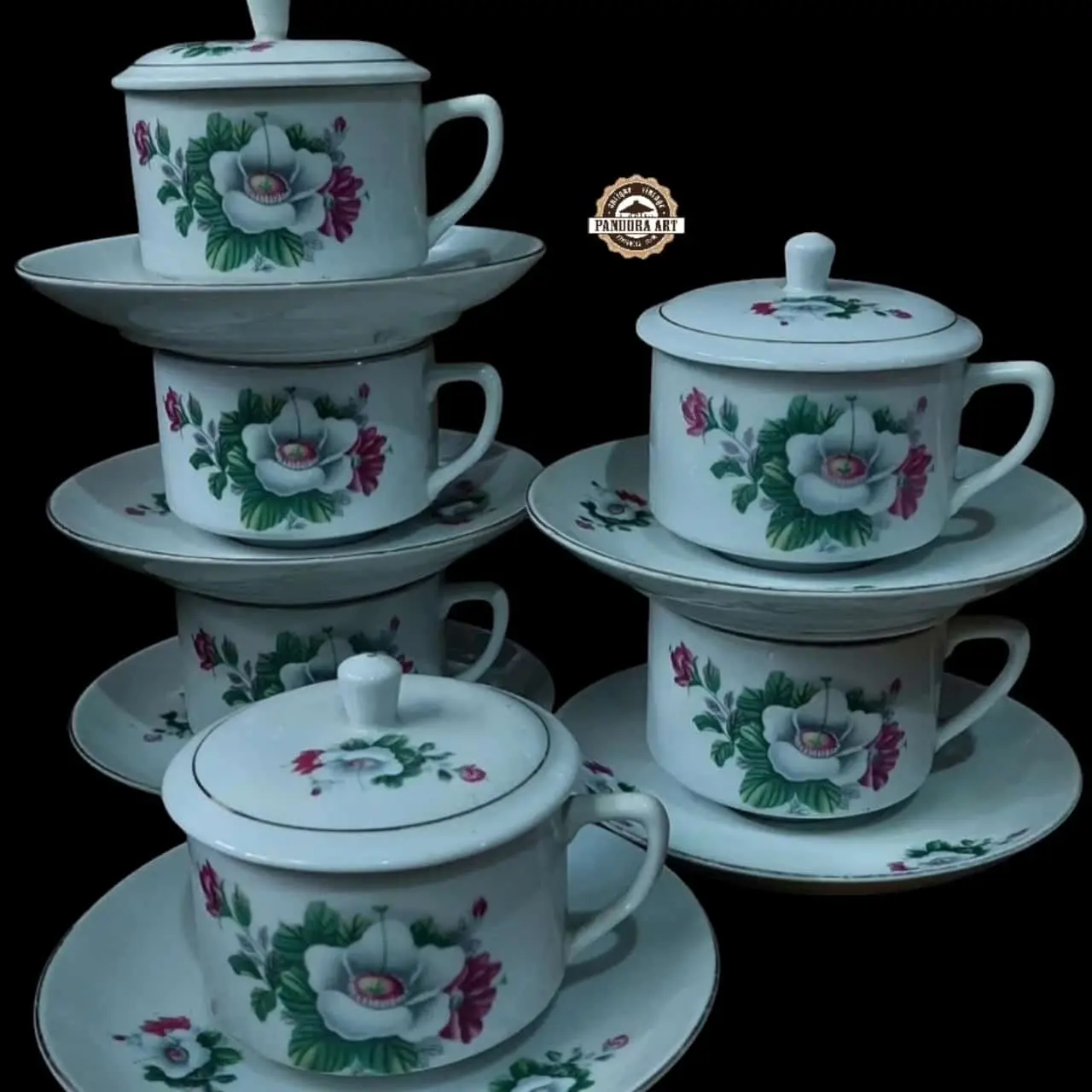 Cangkir kopi lawas motif bunga sepatu ( Hibiscus )