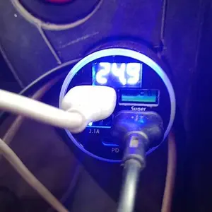 Charger Mobil 66W Layar Digital LED Bahan ABS dan Logam 4 Port USB dan 1 Port Type C Fast Charging Cocok untuk Pengemudi Keluarga Perjalanan Mobil Warna Hitam Perak Universal 12V 24V