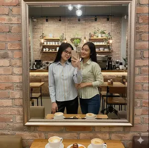 Wispie Girl Boss Fitted Shirt Kemeja Kerja Wanita Fit Garis Stripe Karet Lembut Warna Pink Hijau Biru dan Krem Nyaman Panjang Unik Motif Muda