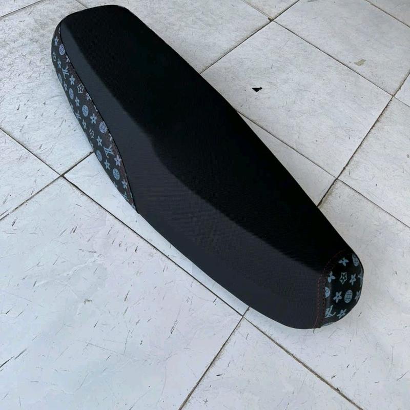 Yên Dream 2 Tầng bọc da phối viền đen mới. Yên xe máy. Phụ kiện. Phụ Tùng