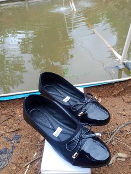 Product Review of Sepatu Flat Wanita Empuk Full Busa Hitam - Kerja - Shoes from t**2 0