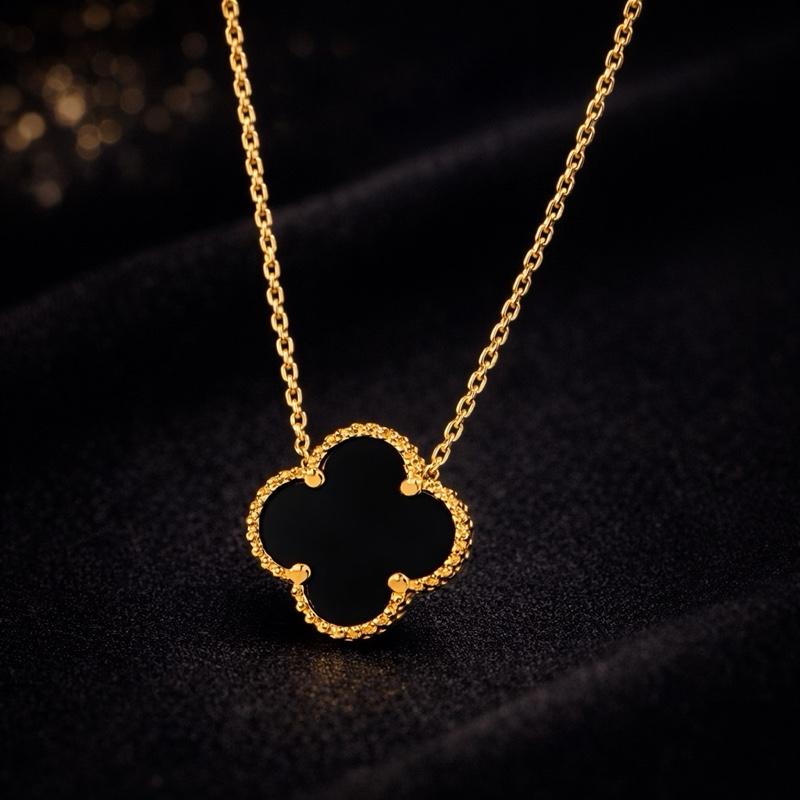 Dây Chuyền Cỏ Lá May Mắn Hợp Kim Mạ Vàng Sang Trọng Mặt Dây Đá Xanh Sapphire Viền Hạt Nổi Bật Phù Hợp Mọi Phong Cách Tặng Bạn Gái