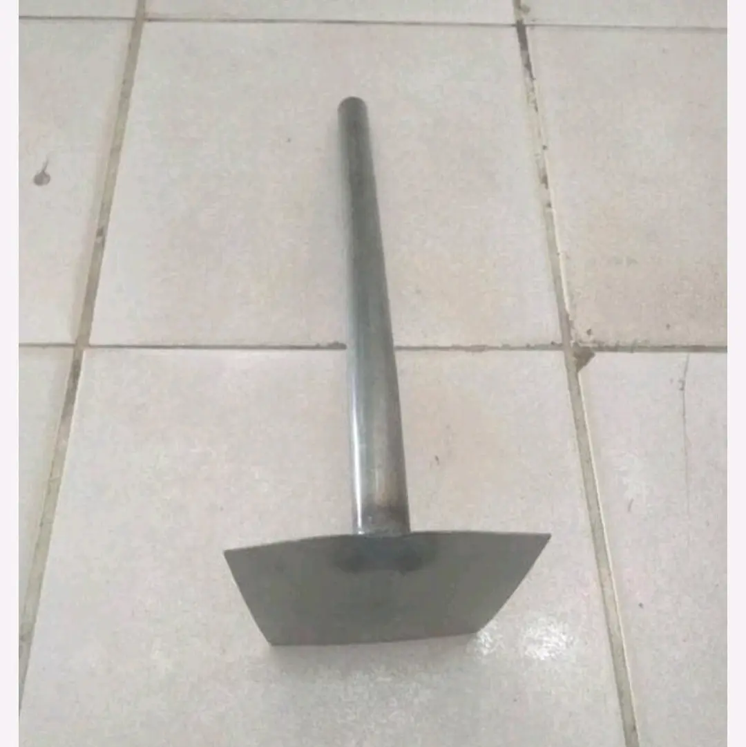 Cangkul kecil,untuk gali taman dan bersih2 batang rumput