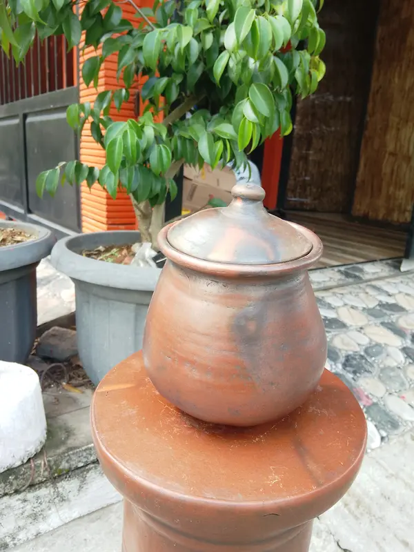 Kendil Tanah Liat Kendil Tempat Ari-Ari Kayu diameter 15cm tinggi 17cm 4