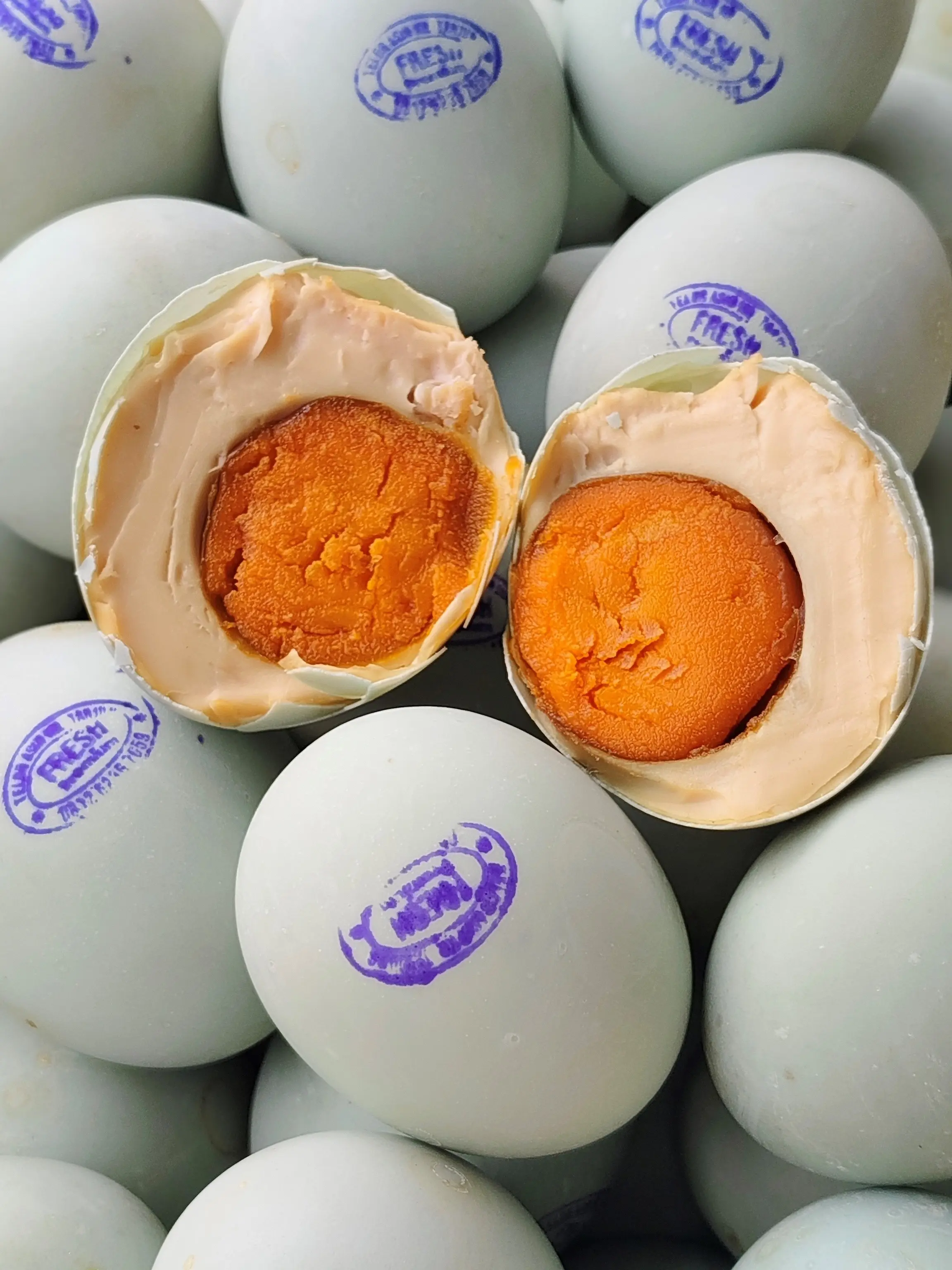 Telur Asin Fresh Premium Isi 10 Butir, Masir Gurih Pulen Telur Asin Bebek