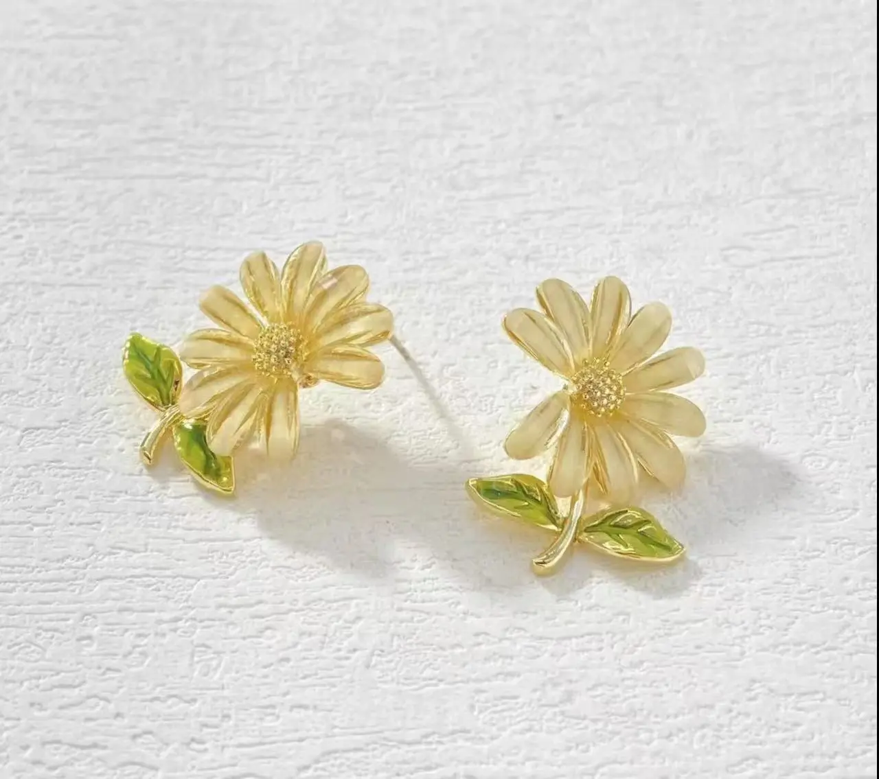 HH Clear crystal light luxury earrings