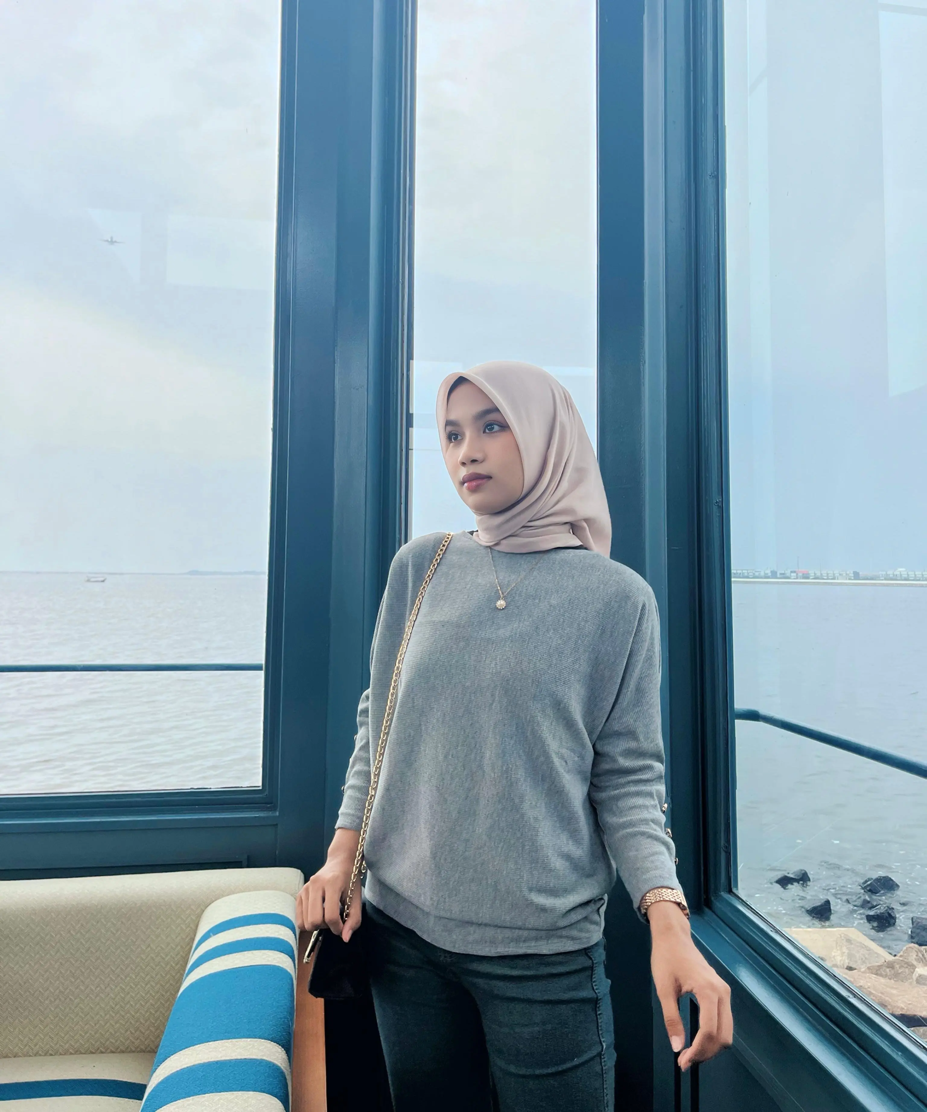 Battwing Rib Knitt Atasan Wanita Terbaru Variasi Lengan Kancing