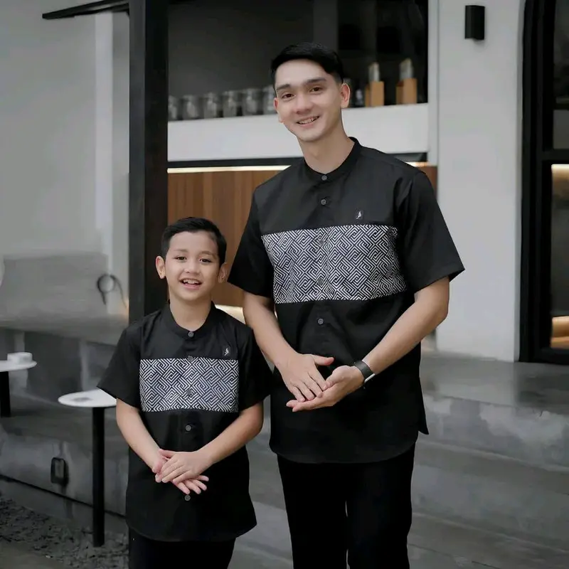 PREMIUM || KOKO DEWASA DAN ANAK COUPLE MODEL BARU baju couple ayah dan anak motif batik kombinasi warna hitam Putih Navy Cokelat Hitam Polos Katun Setrip Keluarga Muslim Pasangan Panjang Ibu 2