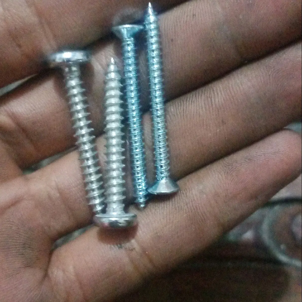 skrup 3cm besi/almuniun kuat tahan karat