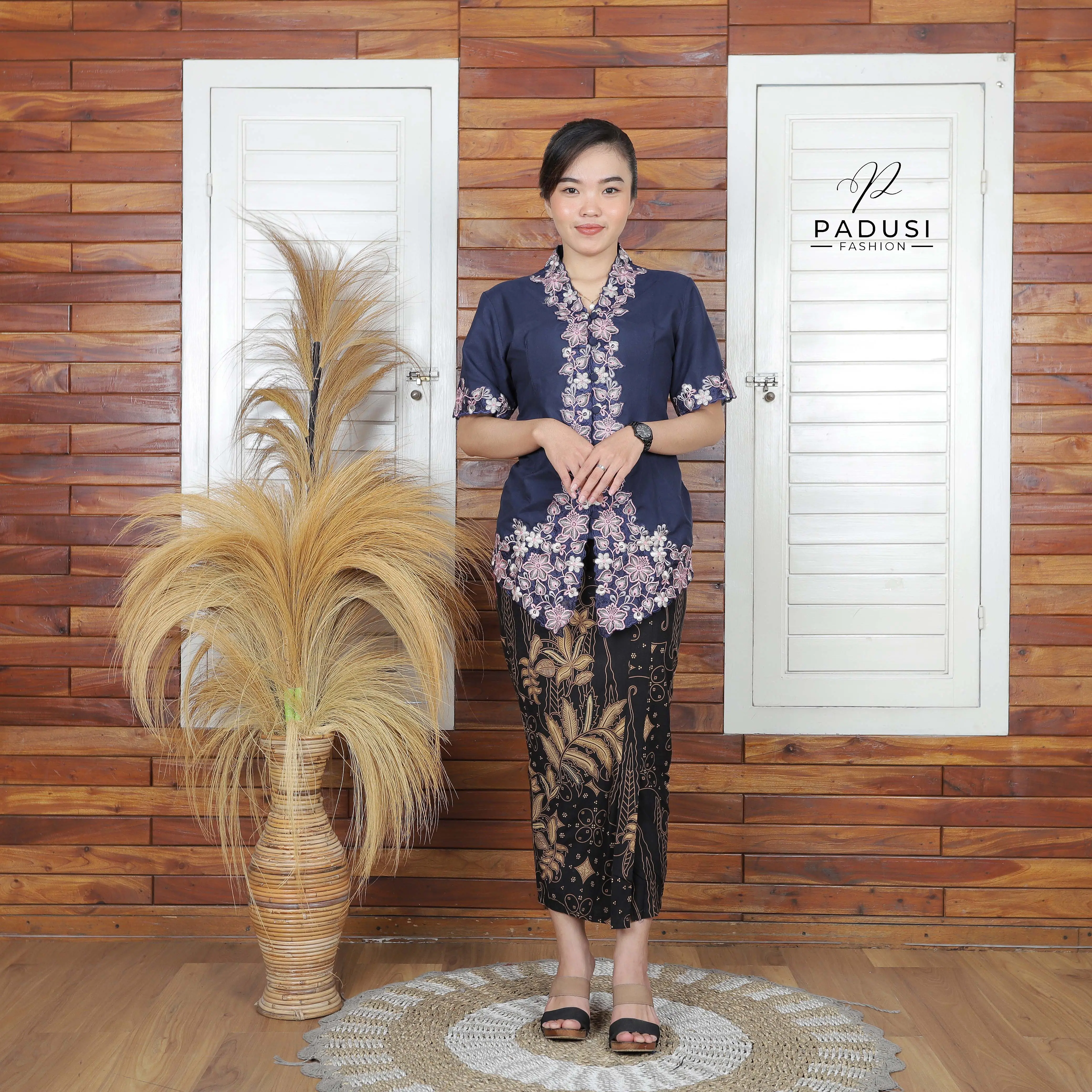 Padusi kebaya Bunga Melati Kombinasi Warna Tangan Pendek