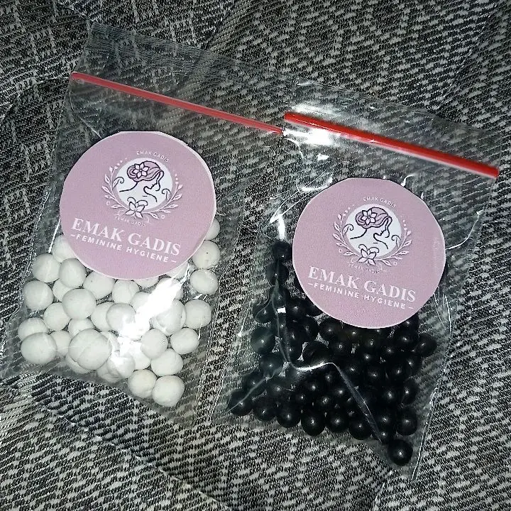 satu paket perawatan kewanitaan dan kecantikan. Hitam dan putih