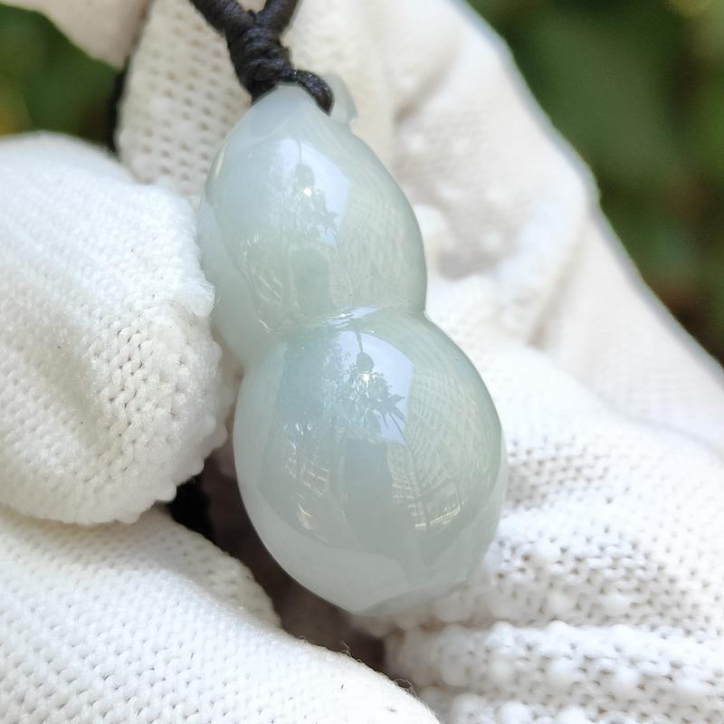 Kopitiam Blessing Natural Type A Jadeite Gourd Pendant (Sku: pendant437) 1