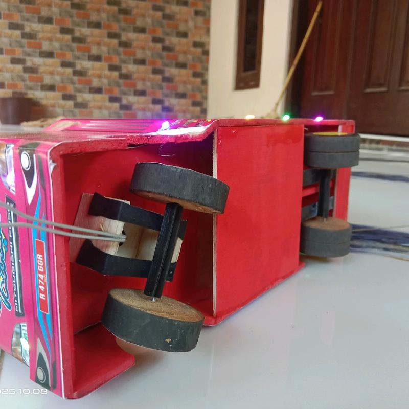 miniatur truk oleng murah full lampu Toys Mainan Hadiah 3