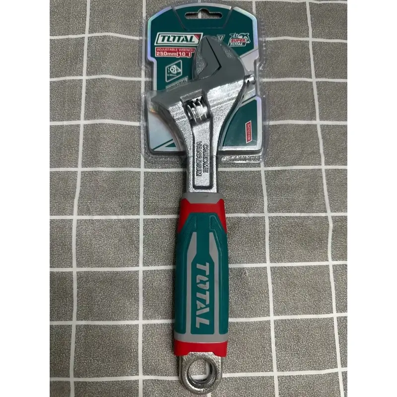 Mỏ lết Total   - Chất liệu thép CR-V, tay cầm phủ lớp cao su chắc chắn 3